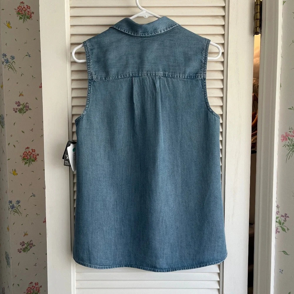 Eddie Bauer Lyocell Sleeveless Denim-Look Button Up Blouse Size S NWT - Picture 2 of 10